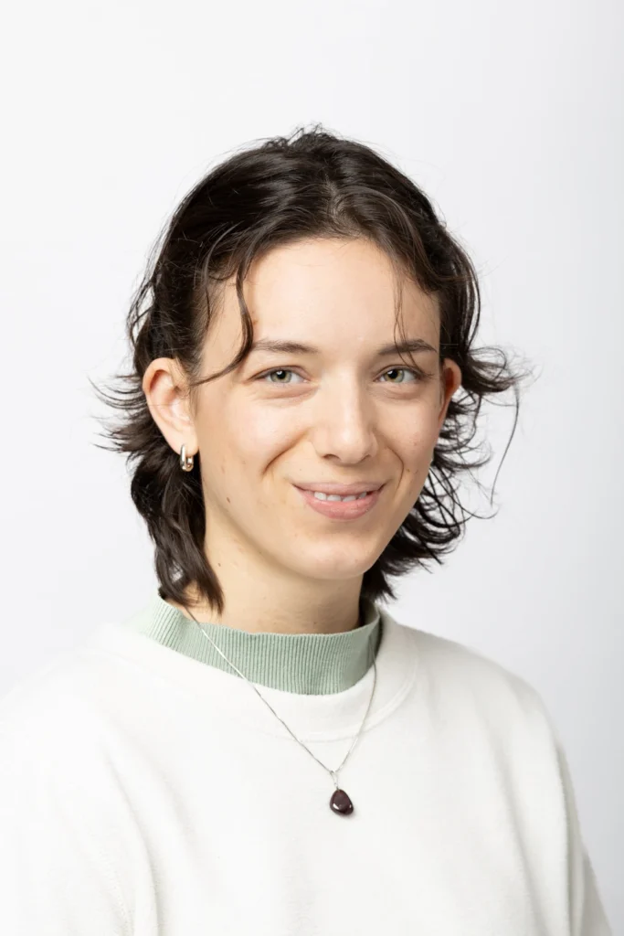 Anna Steinbacher Logopädin lächelt in die Kamera