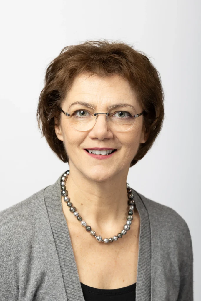 Barbara Böhi Gesangspädagogin lächelt in die Kamera