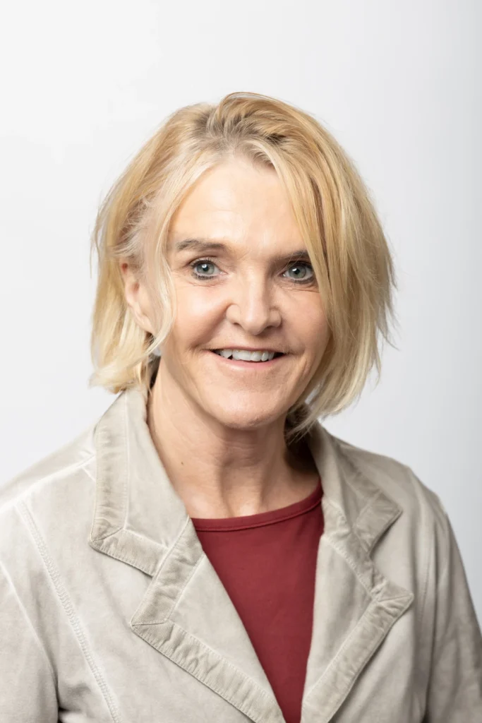 Dorothea Greif Logopaedin lächelt in Kamera