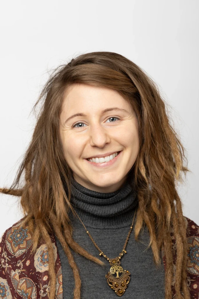 Jana Rüedi Physiotherapeutin lächelt in die Kamera