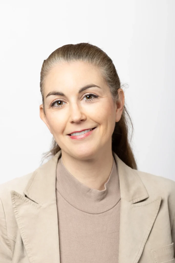 Portrait foto von Julia-Schiwowa Gesangspaedagogin