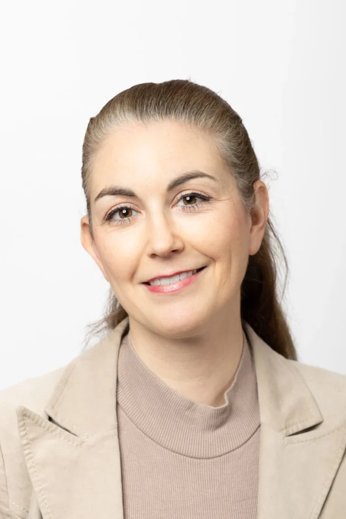 Porträtfoto Julia Schiwowa
